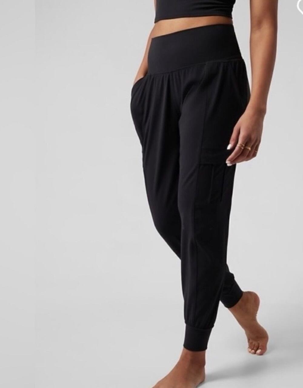 Athleta Salutation Cargo Jogger Black Size L Powervita